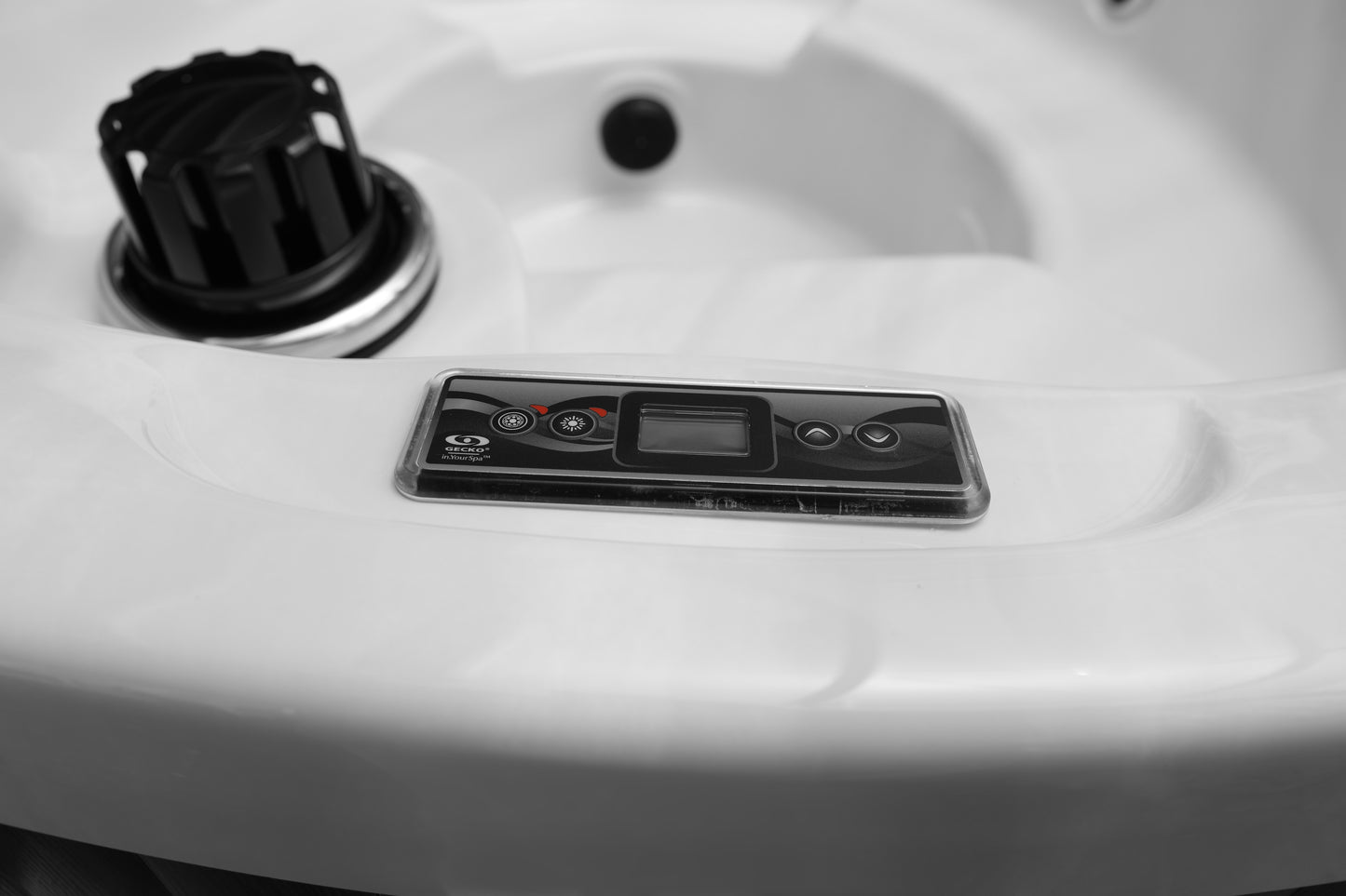 1000 Series Plug-and-Play Hot Tub: Indulge in Luxury