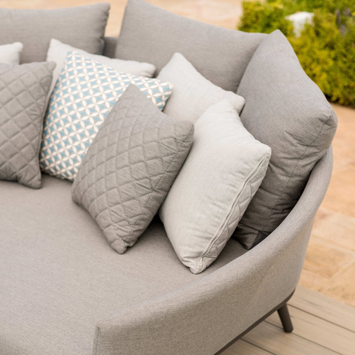 Ark Daybed in Flanelle