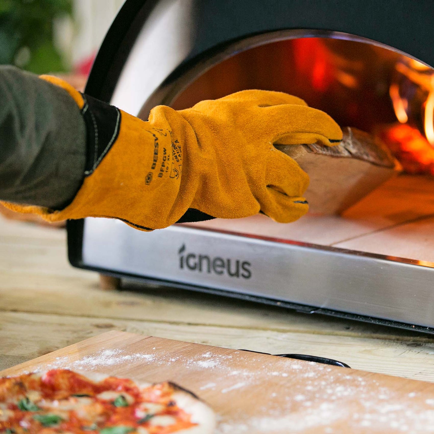 Heat-Resistant Gauntlet Gloves: Essential Protection for Wood-Fired Cooking