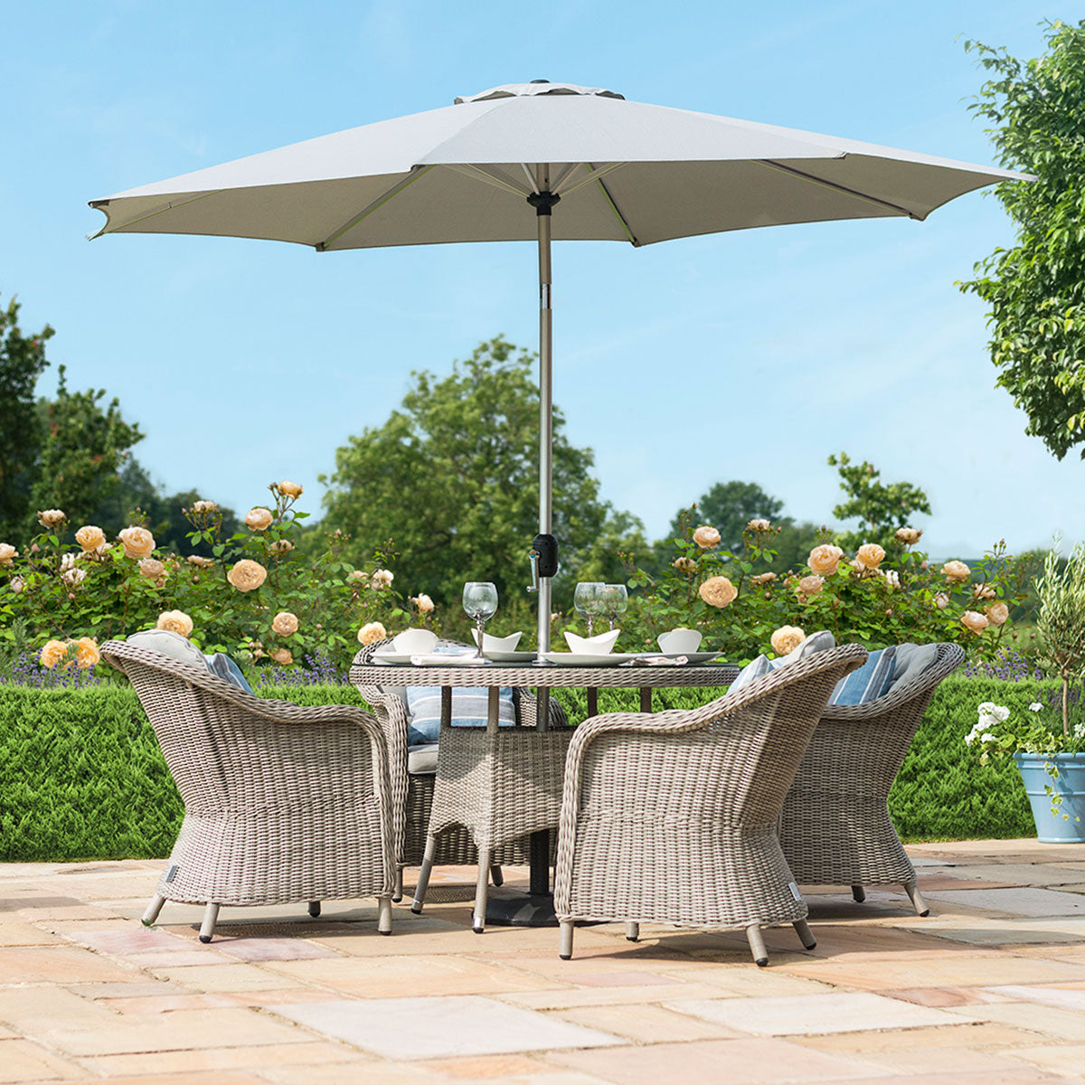 Oxford 4 Seat Round Dining Set with Heritage Chairs in Light Grey