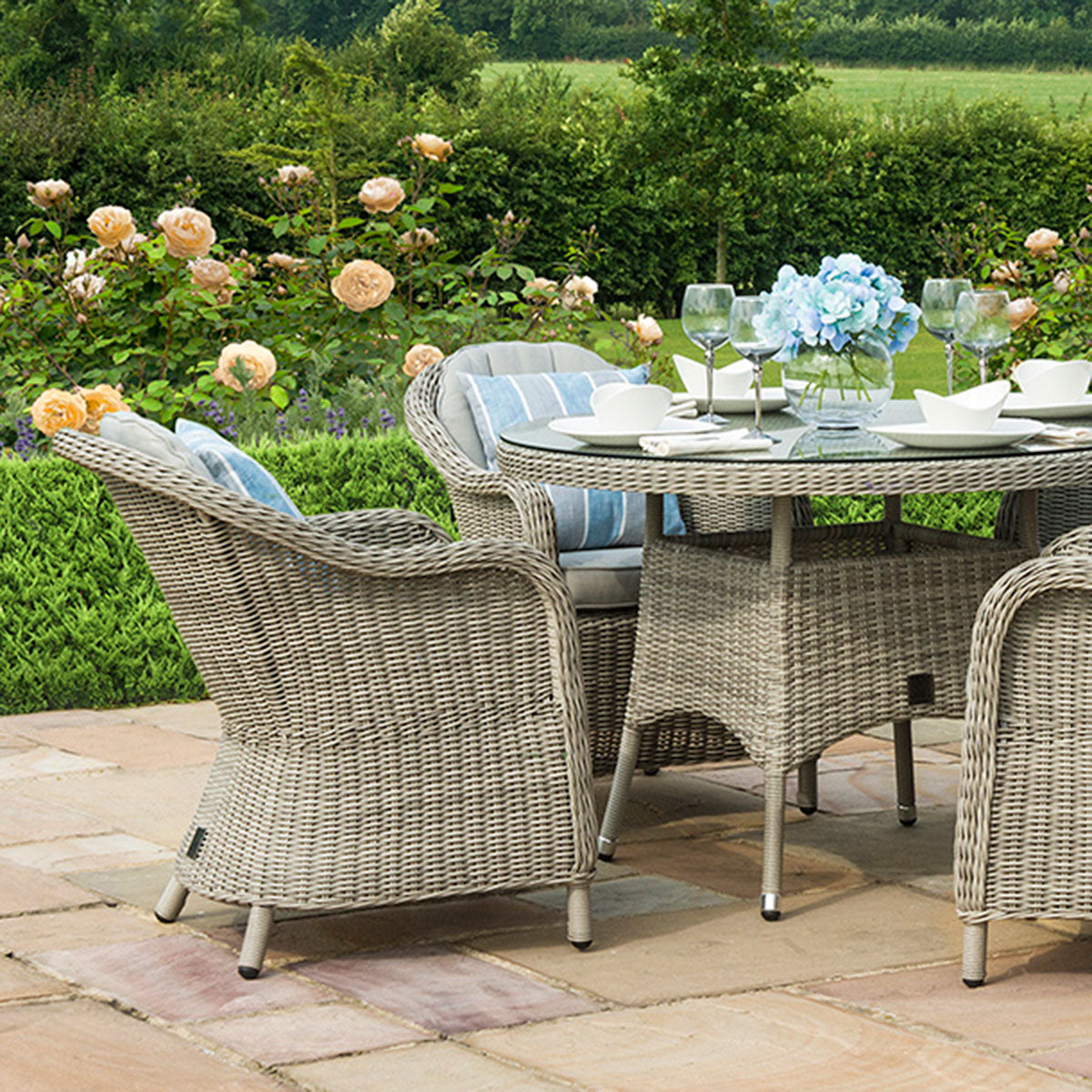 Oxford 4 Seat Round Dining Set with Heritage Chairs in Light Grey