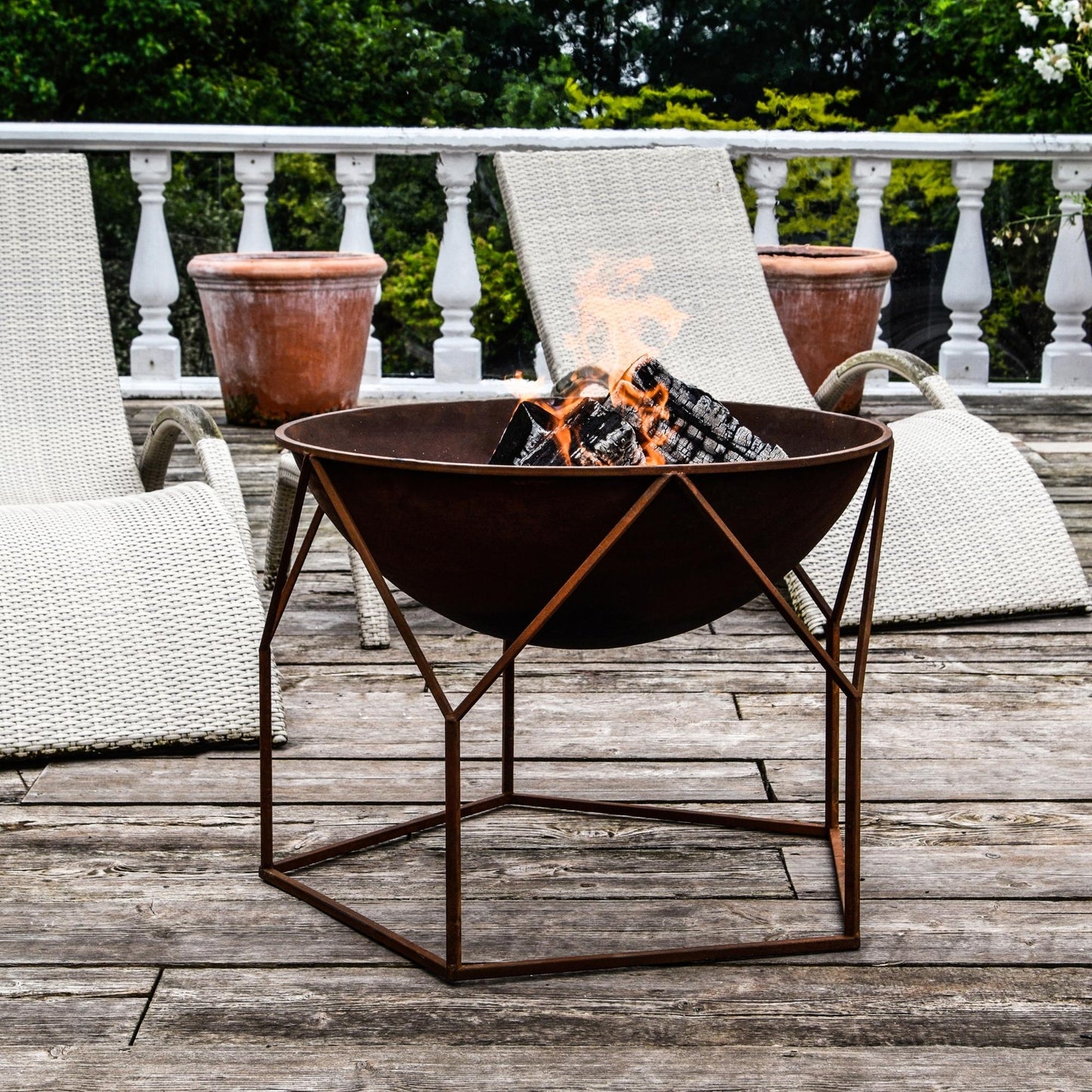 Outdoor Buckingham Fire Pit Rust H51Cm W70Cm